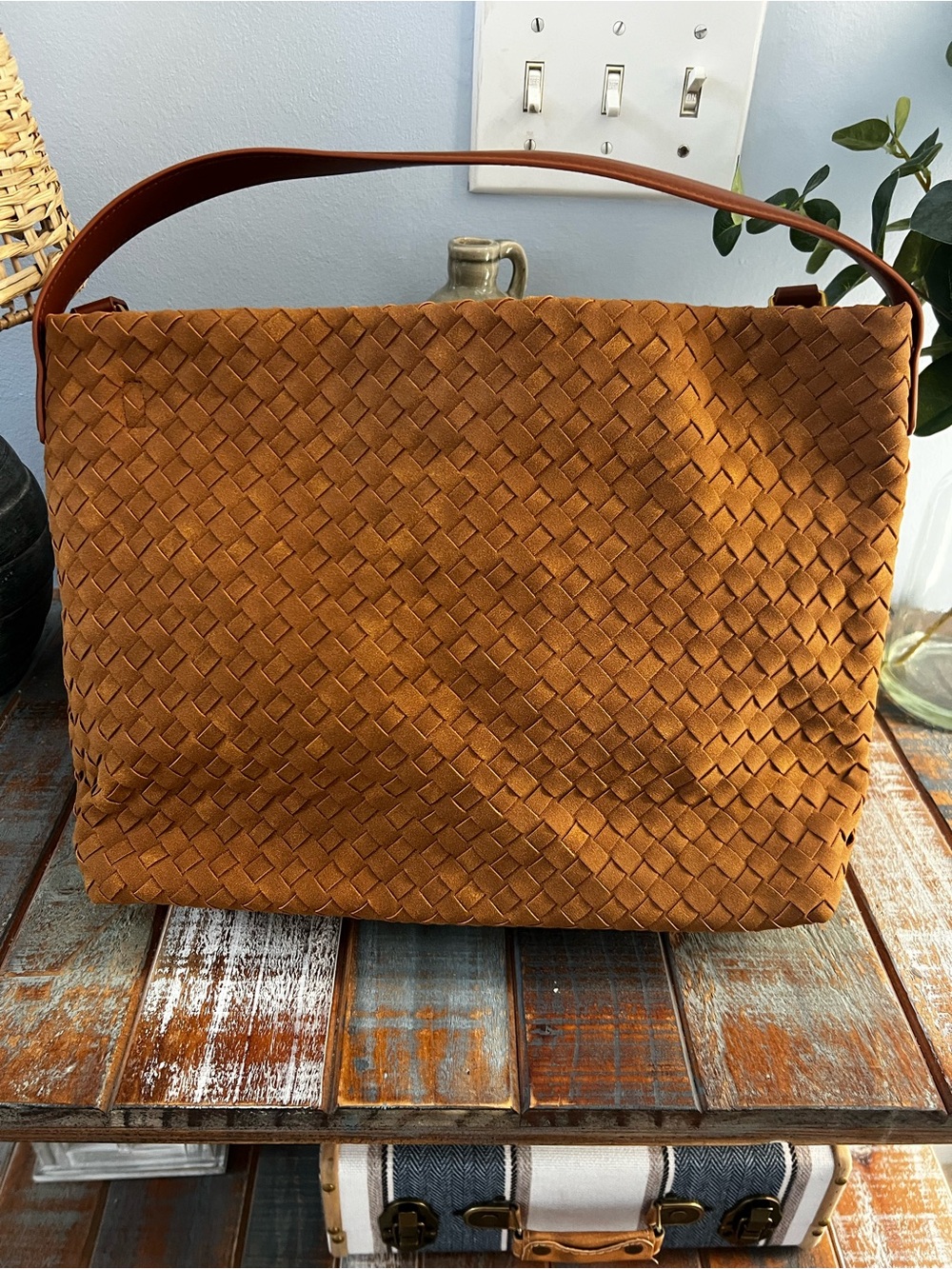 NWOT! Brown Woven Faux Suede Crossbody Shoulder Bag - Picture 3 of 8